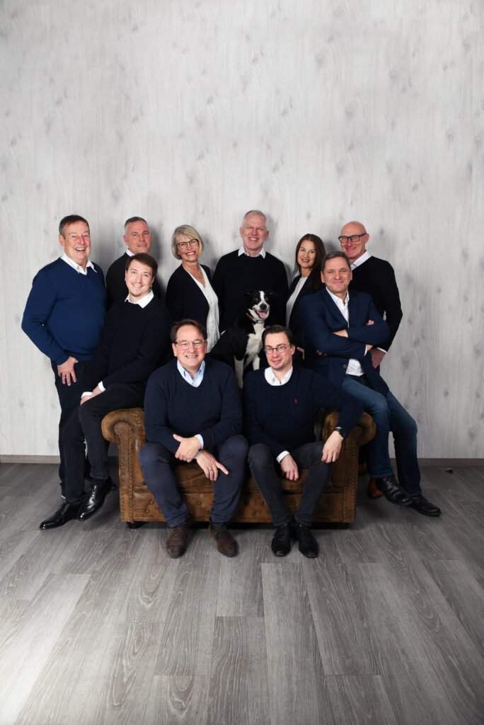 Team mit Coach und Pünktchen Team mit Coach und Puenktchen 1